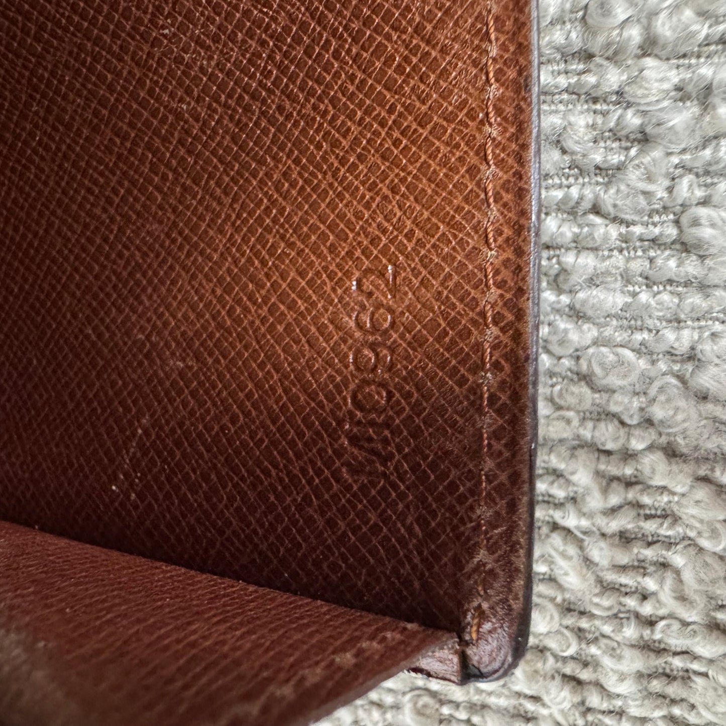 Louis Vuitton Sarah Wallet – Monogram Canvas (MI0962)
