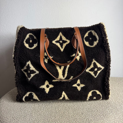 Louis Vuitton OnTheGo GM – Monogram Giant Teddy Schafsfell