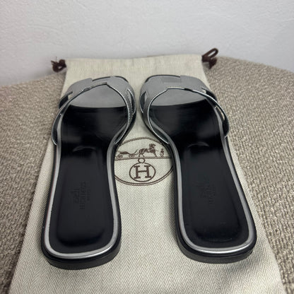 Hermès Oran Sandalen Metallic-Silber Leder Gr. 40
