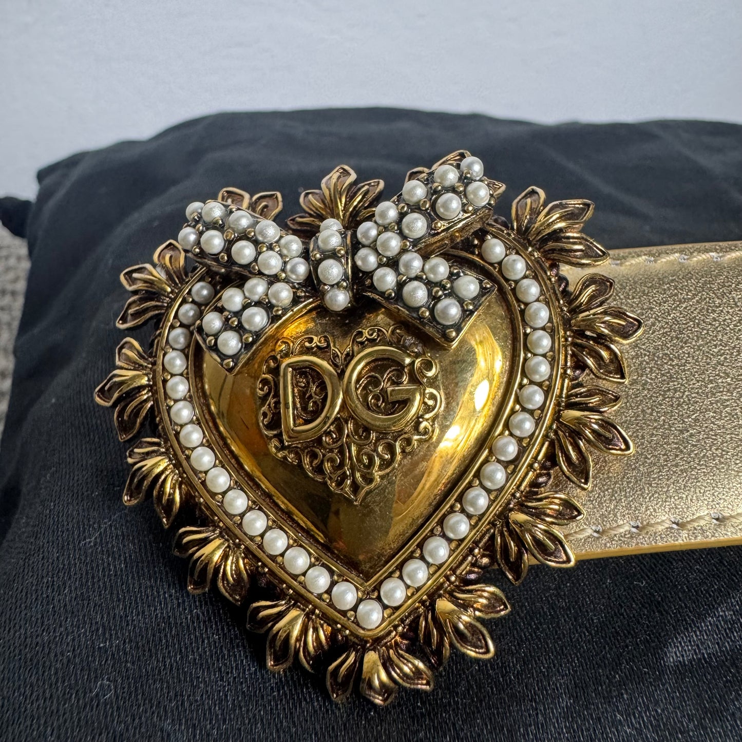 Dolce & Gabbana Devotion Gürtel – Gold mit Herz-Schnalle (Gr. 100 cm)