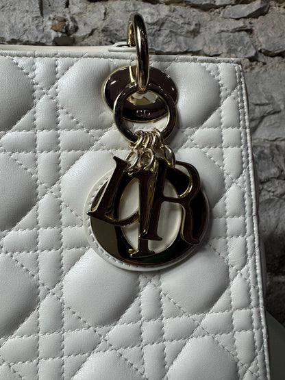 Mittelgroße Lady Dior Tasche Cannage Lammleder in Latte