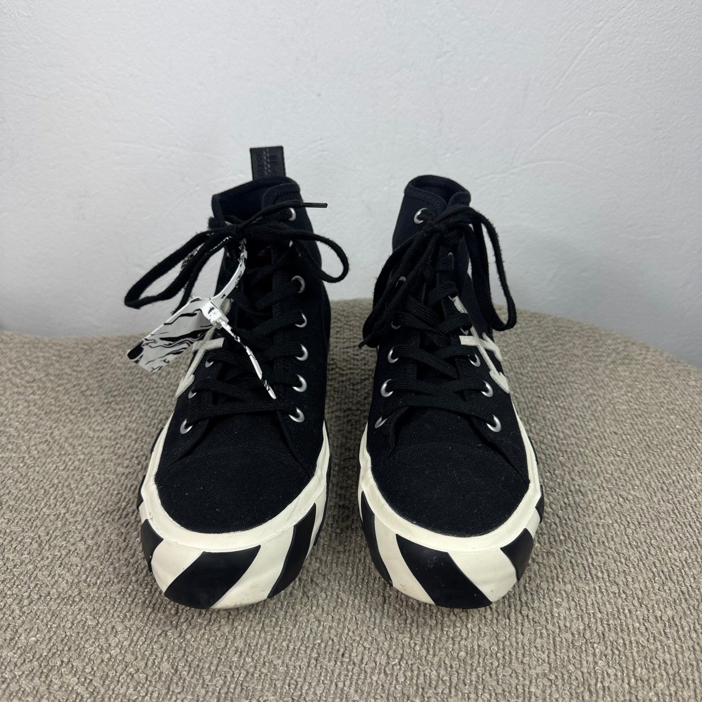 Off-White High-Top Sneaker – Schwarz / Weiß – Größe 43