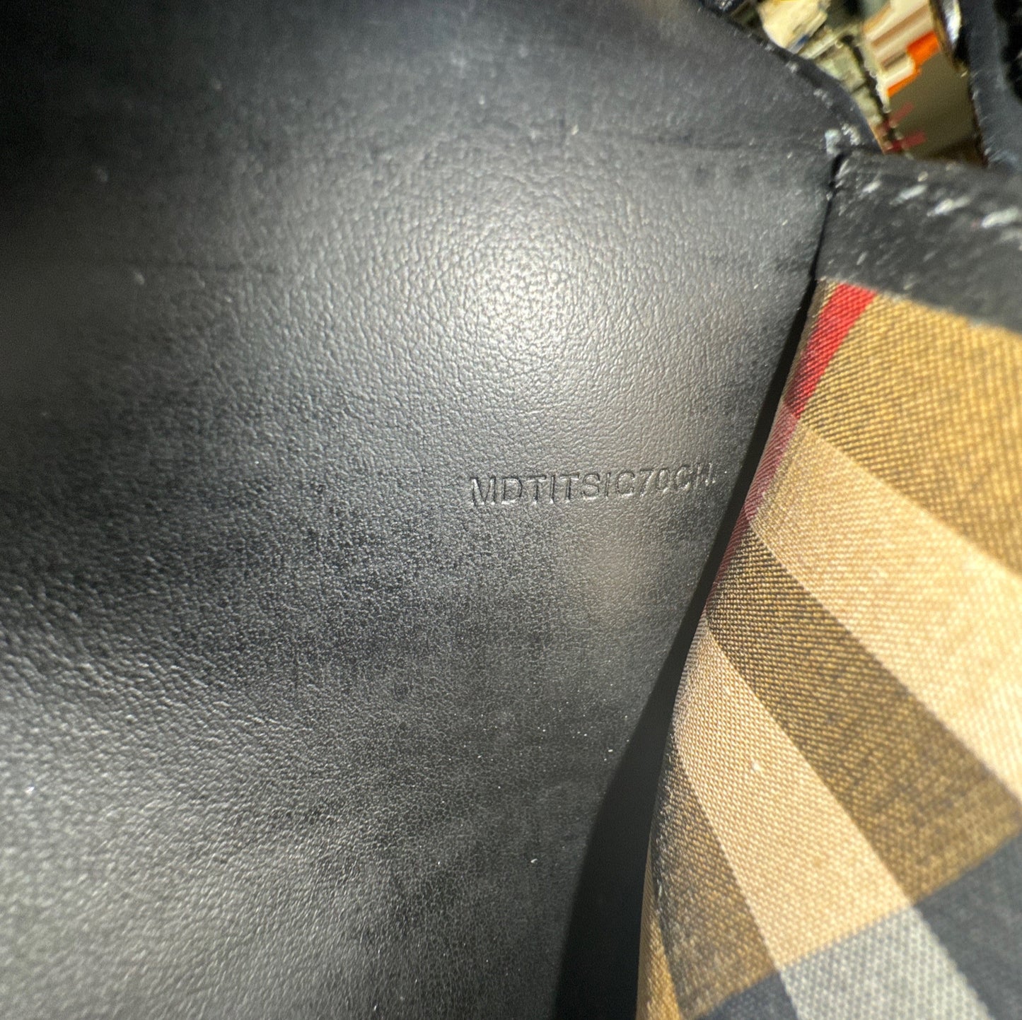 Burberry Perforated Leder Flap Shoulder Bag Schwarz