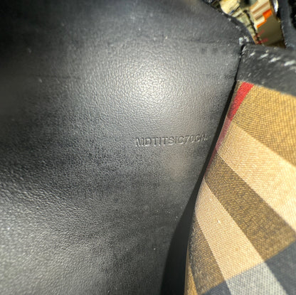 Burberry Perforated Leder Flap Shoulder Bag Schwarz