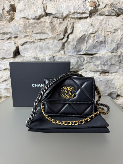 Chanel 19 Wallet on Chain
