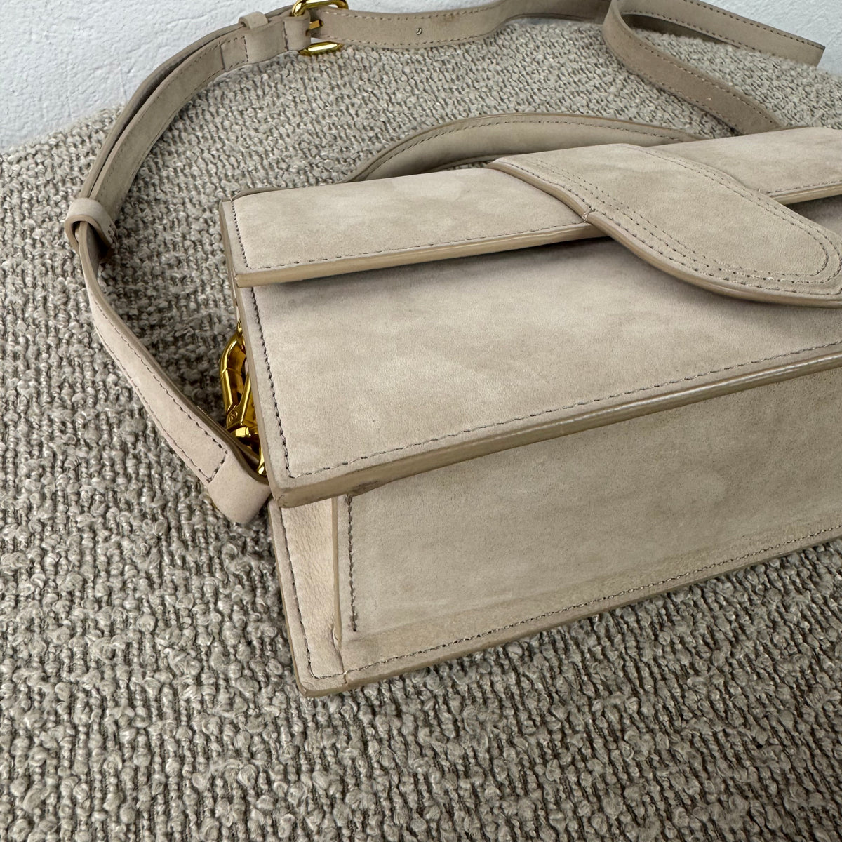 Jacquemus Le Bambino Long – Wildleder Beige