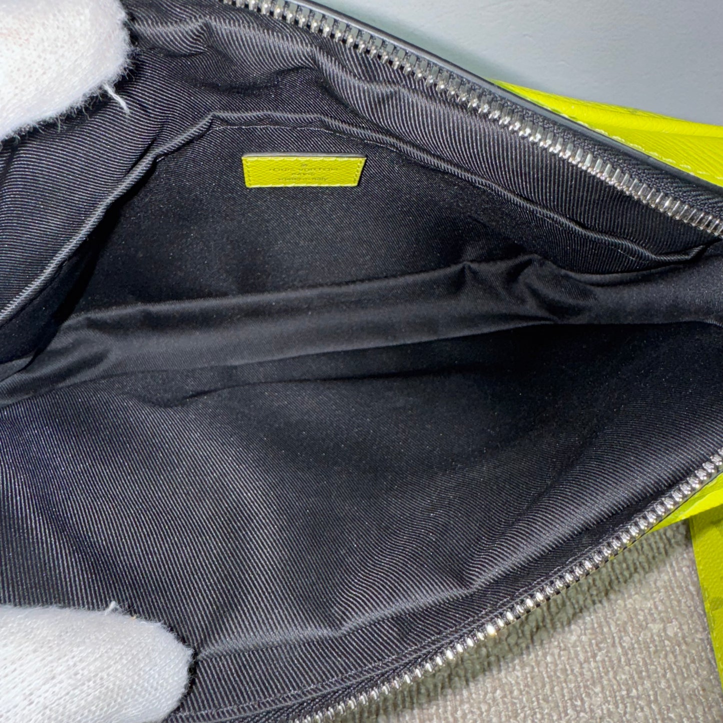 Louis Vuitton Outdoor Messenger Bag – Taïgarama Neon Gelb