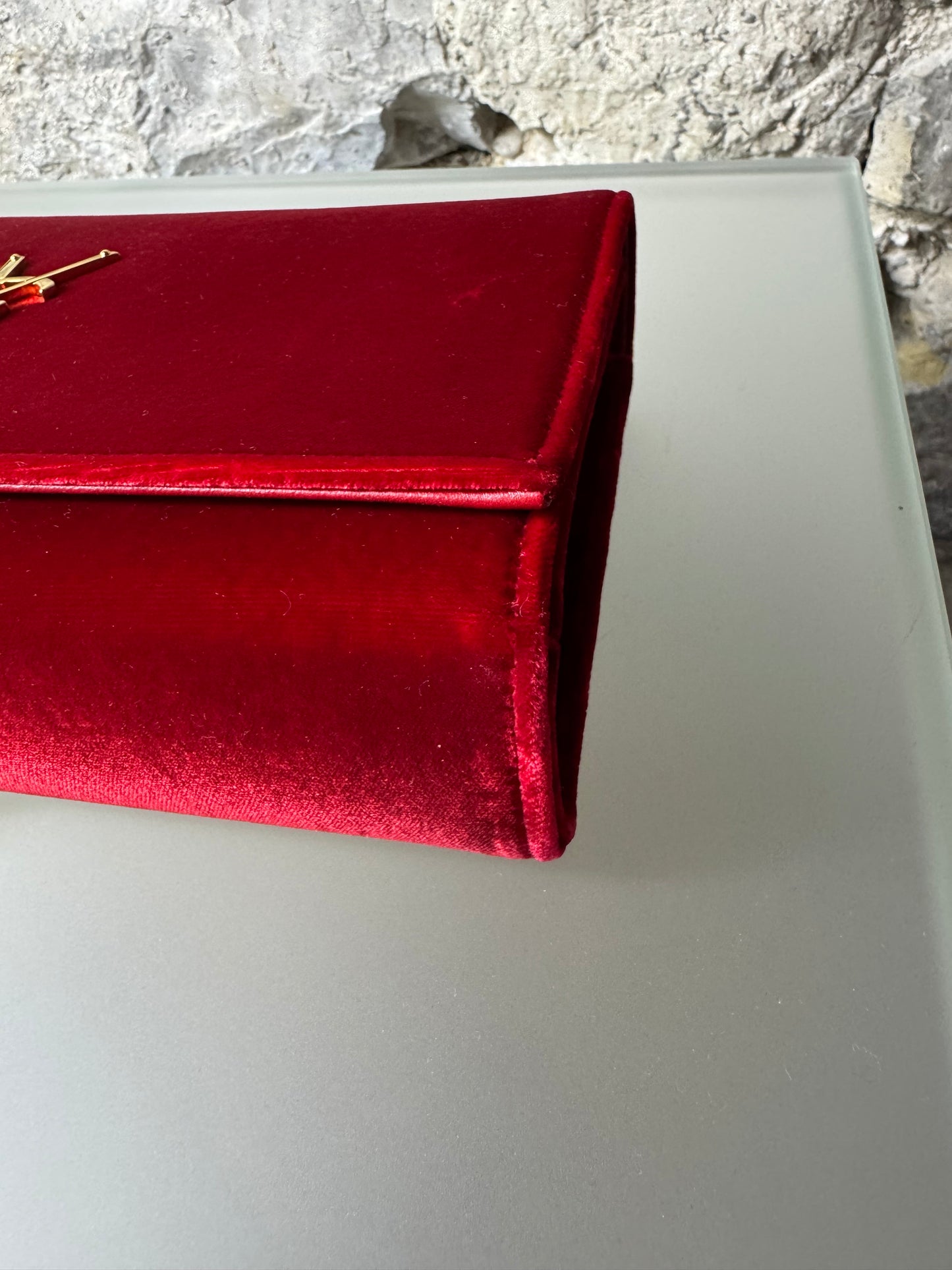 Yves Saint Laurent Kate Medium Rot Samt