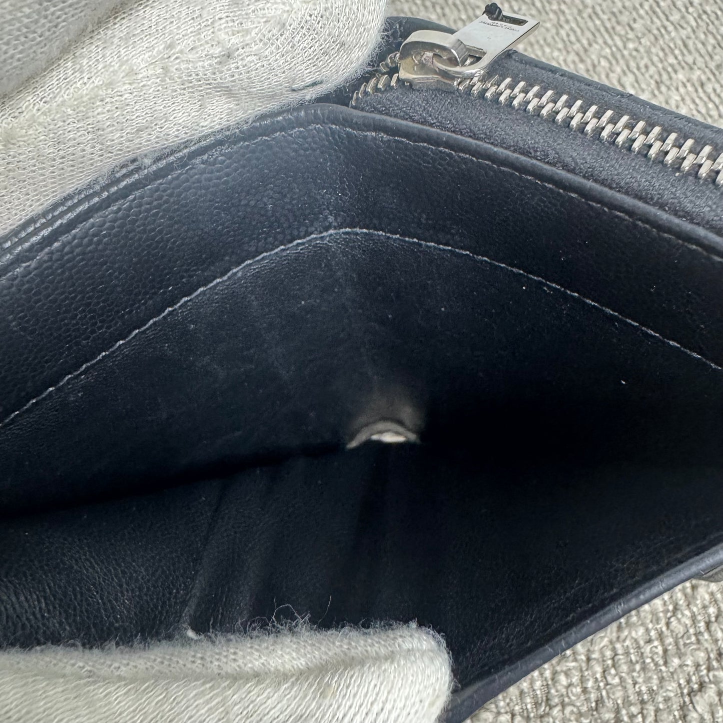 Saint Laurent Cassandre Matelassé Lederportemonnaie – Grain de Poudre