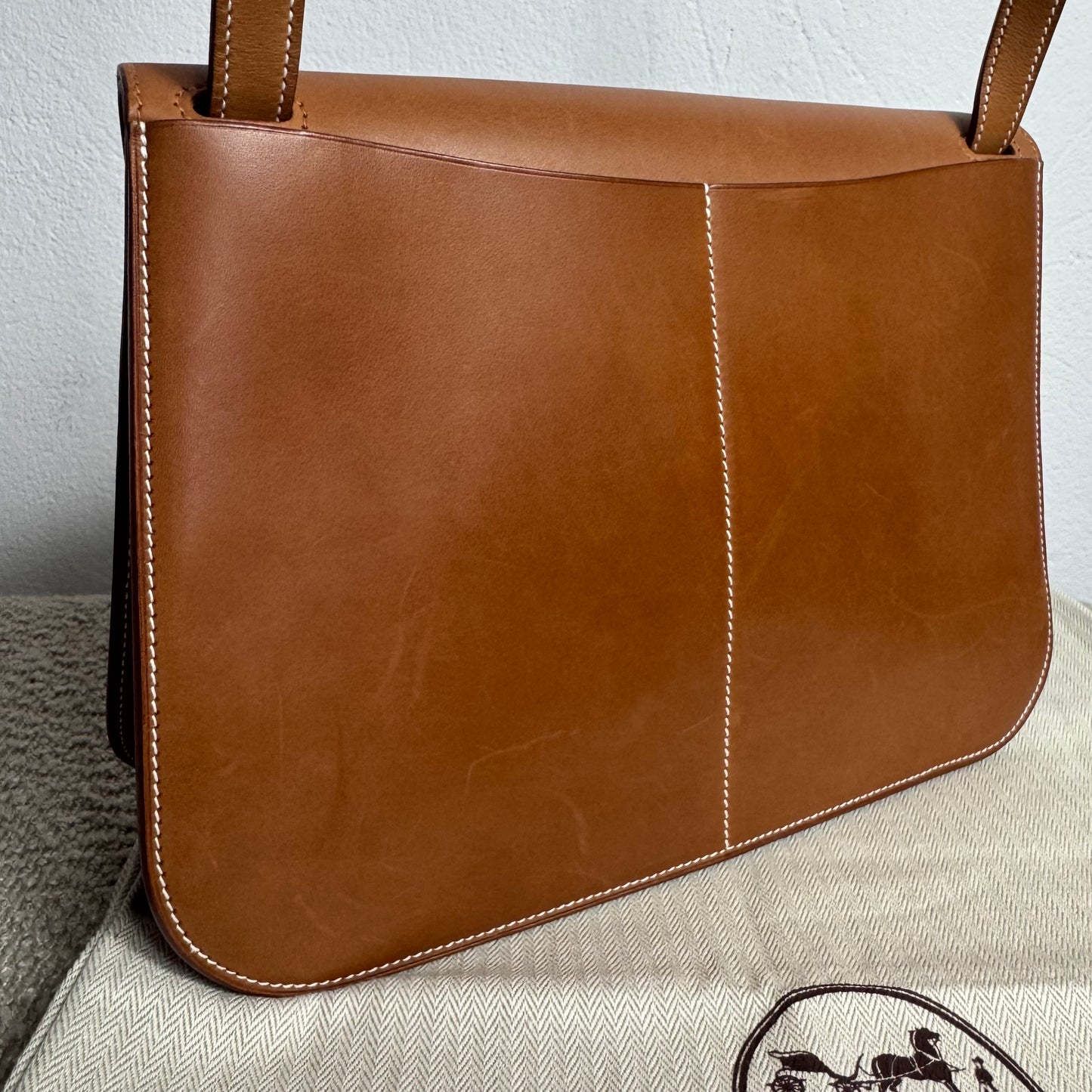 Hermès Halzan 31 Gold Leder