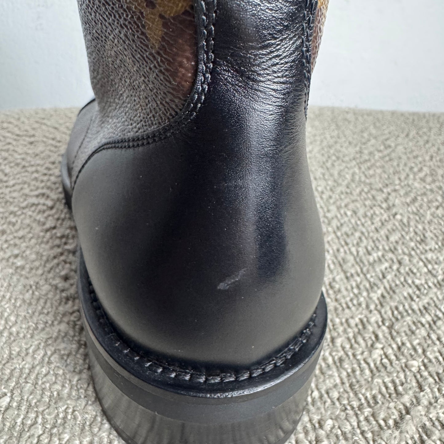 Louis Vuitton Wonderland Flat Ranger Monogram Boots – Gr. 39