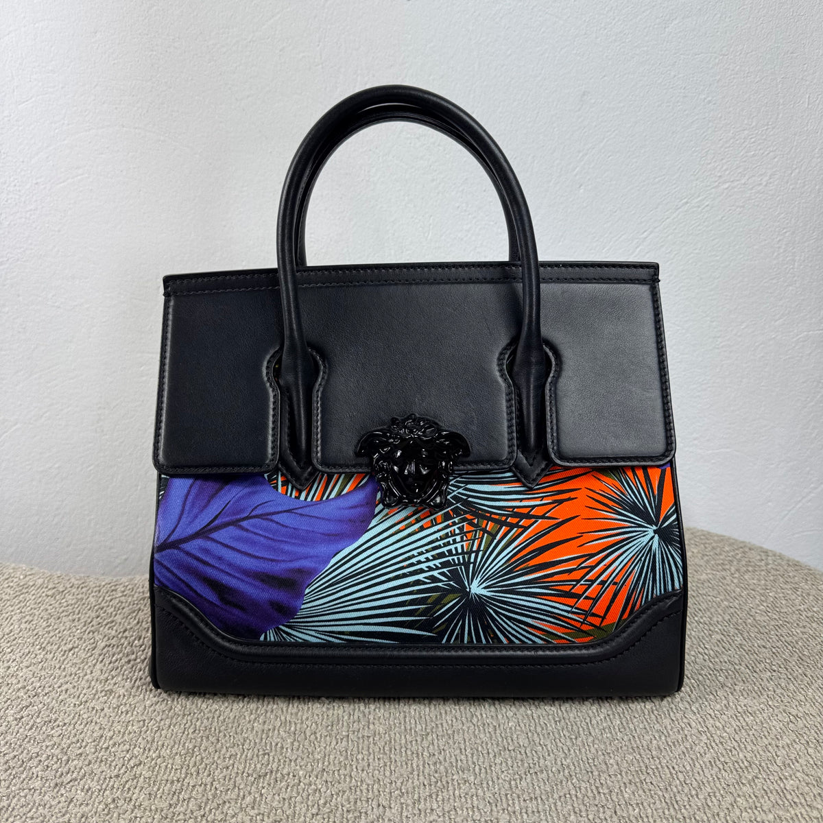 Versace La Medusa Large Top Handle Bag – Schwarz / Multicolor