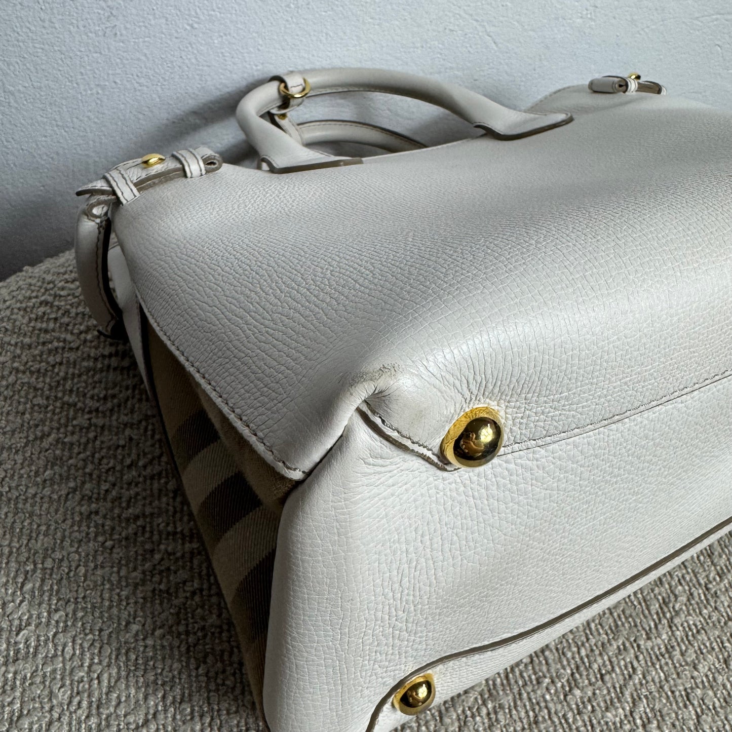 Burberry Banner Bag Grainy Calfskin Weiß