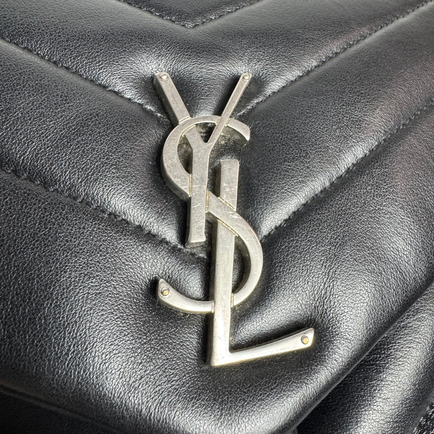 Saint Laurent Loulou Rucksack Matelassé-Leder Schwarz