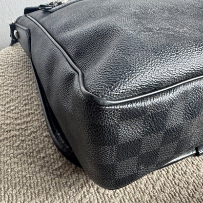Louis Vuitton Daniel MM Messenger Bag – Damier Graphite