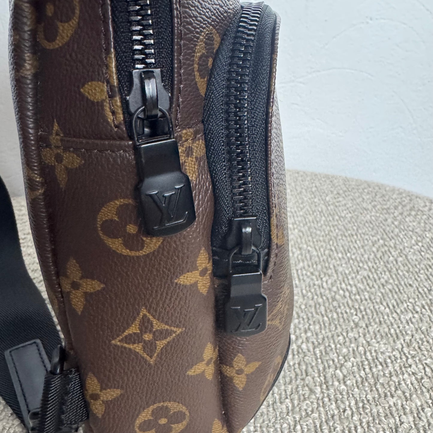 Louis Vuitton Avenue Sling Bag – Monogram