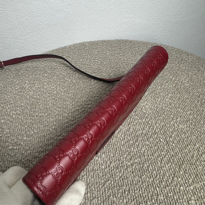 Gucci Microguccissima Geldbörse mit Riemen – Rot