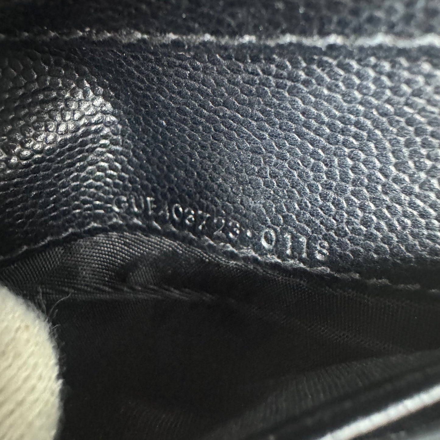 Saint Laurent Cassandre Matelassé Lederportemonnaie – Grain de Poudre