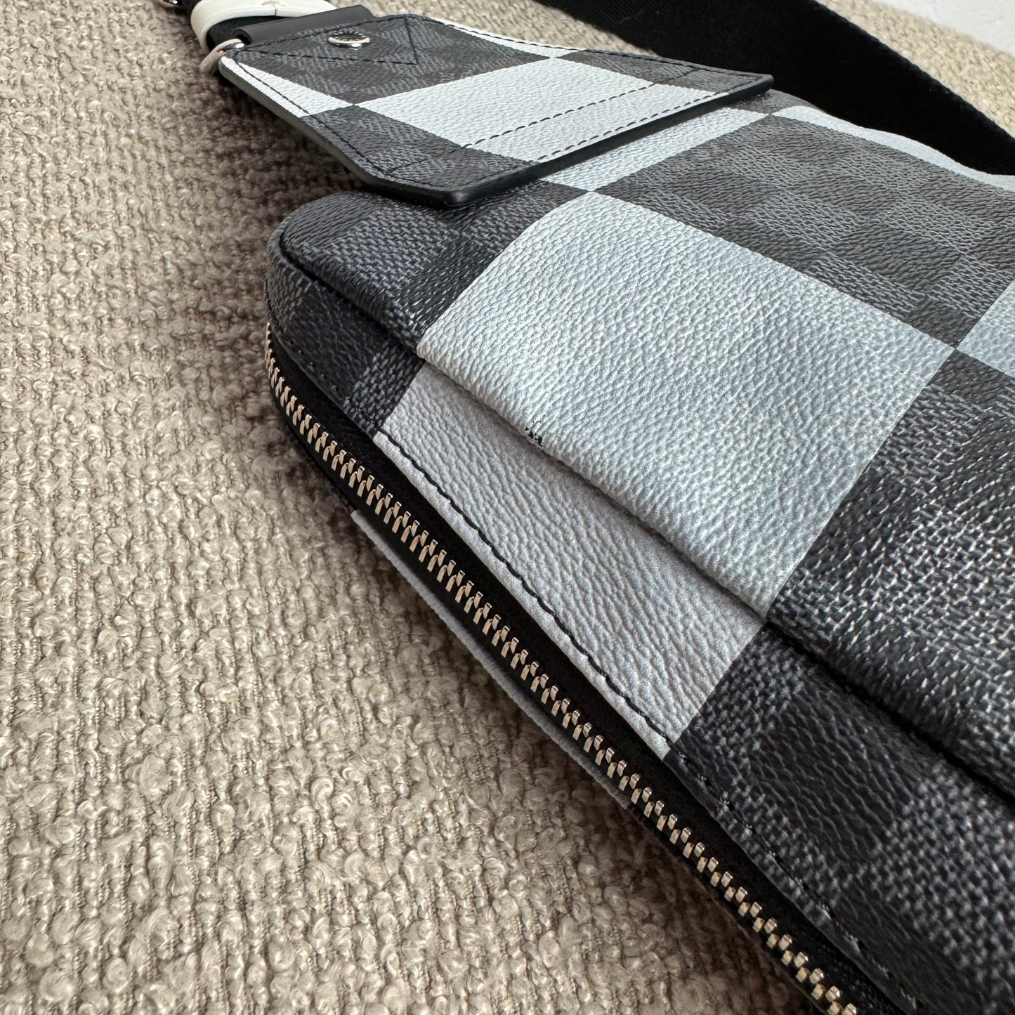 Louis Vuitton Avenue Sling Bag – Damier Graphite Giant
