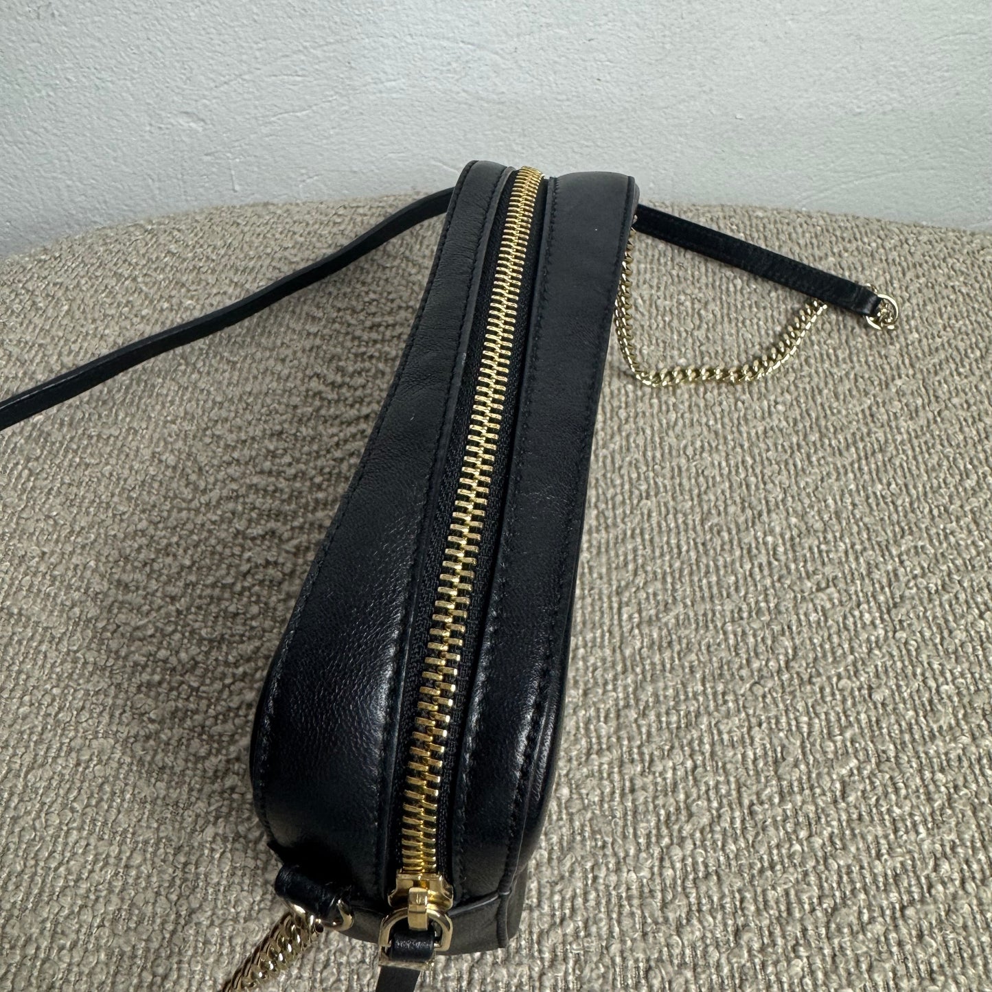 Jimmy Choo „Hali“ Grained Leather Camera Bag Schwarz