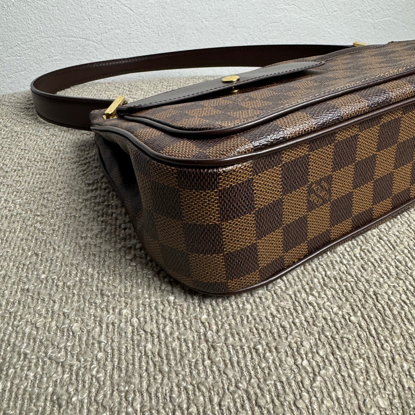 Louis Vuitton Aubagne Schultertasche – Damier Ebene