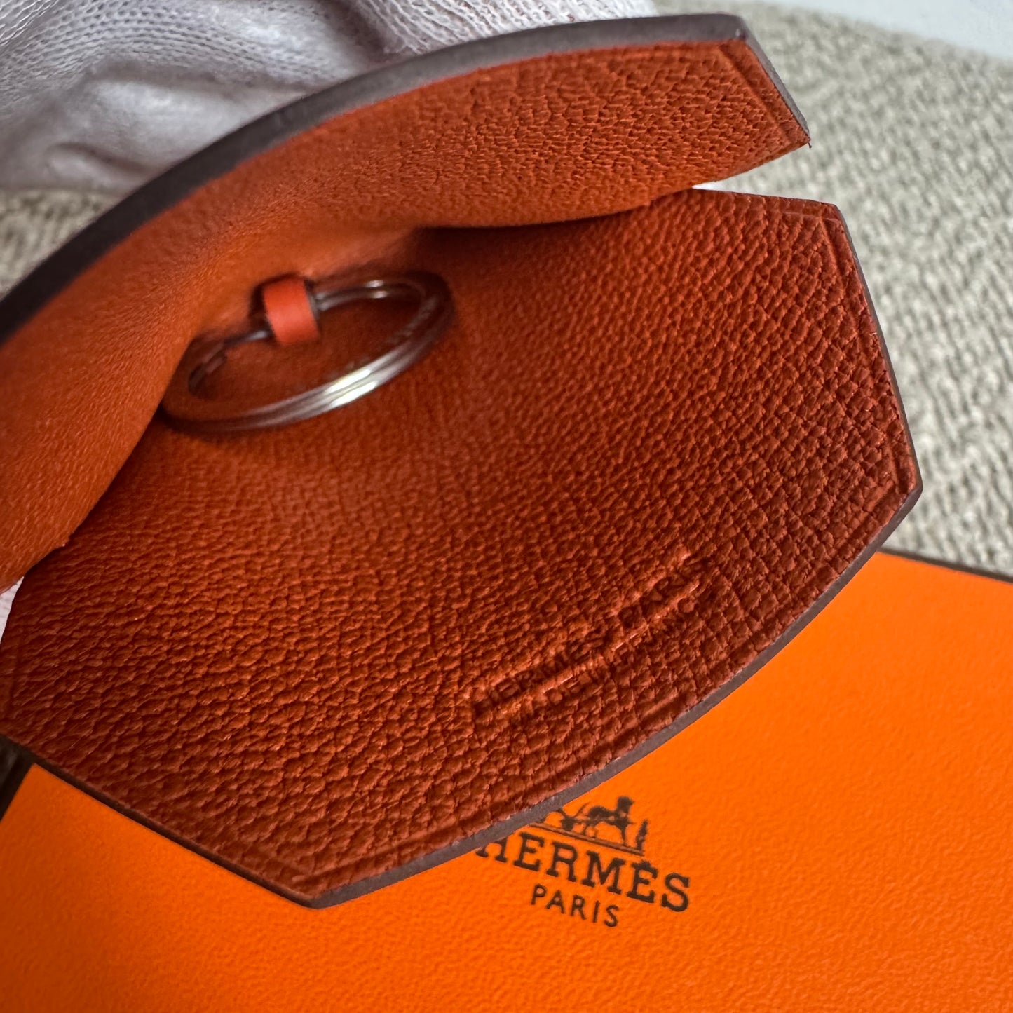 Hermès 2024 Year Gift Crochet Key Ring Bag Charm Braun