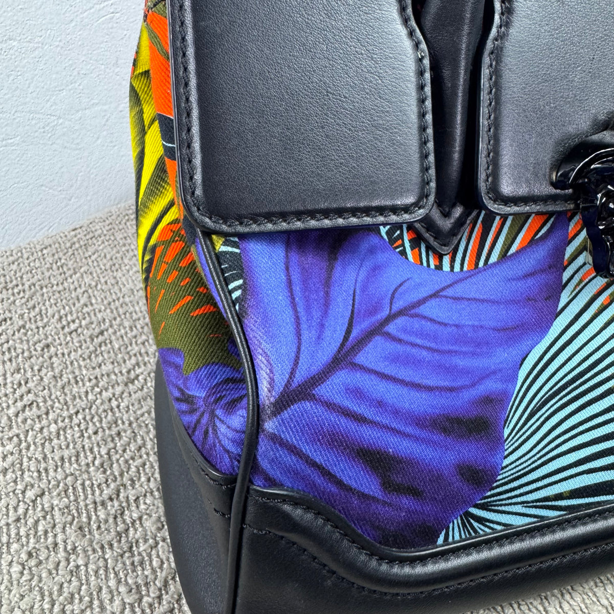 Versace La Medusa Large Top Handle Bag – Schwarz / Multicolor