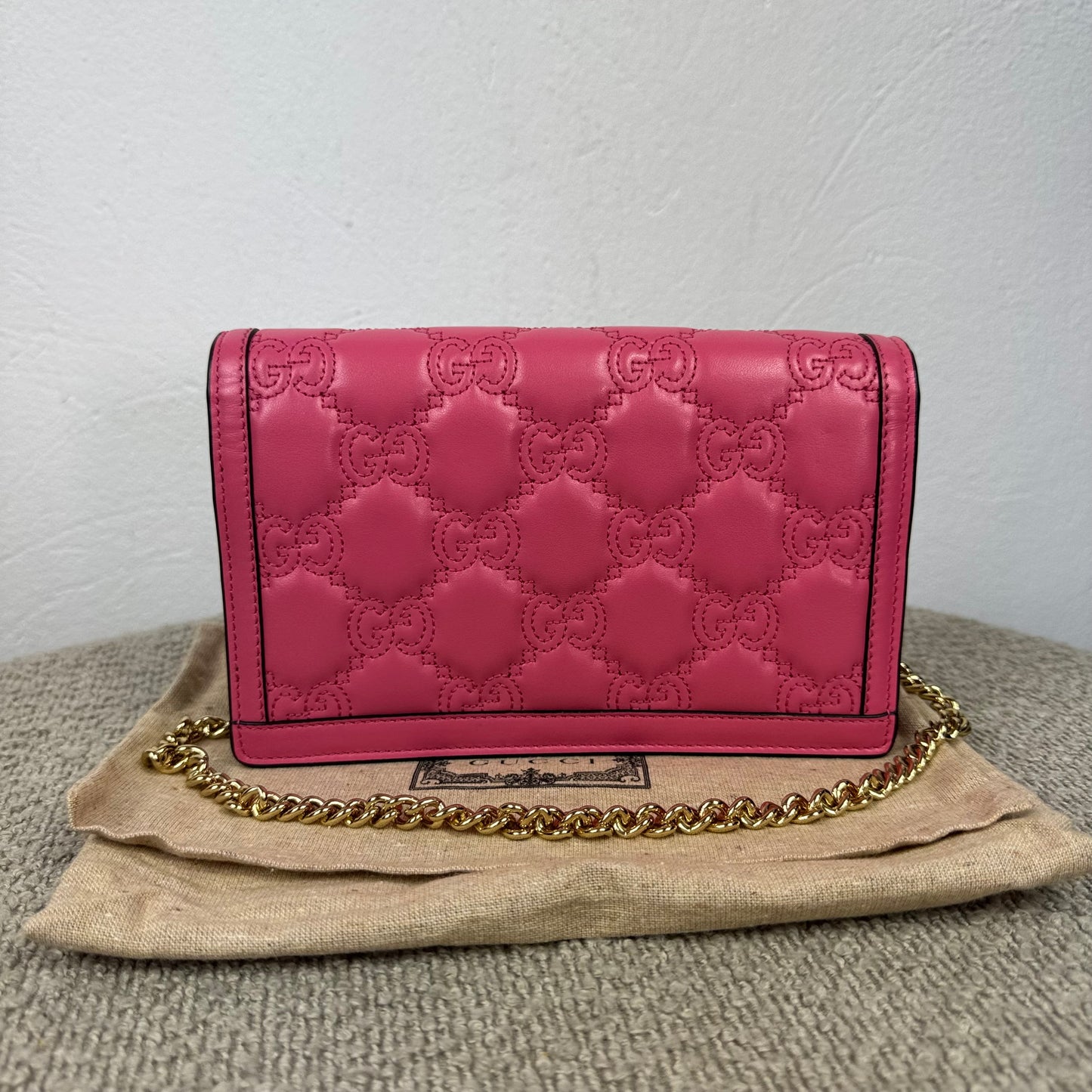 Gucci GG Matelassé Chain Wallet – Pink