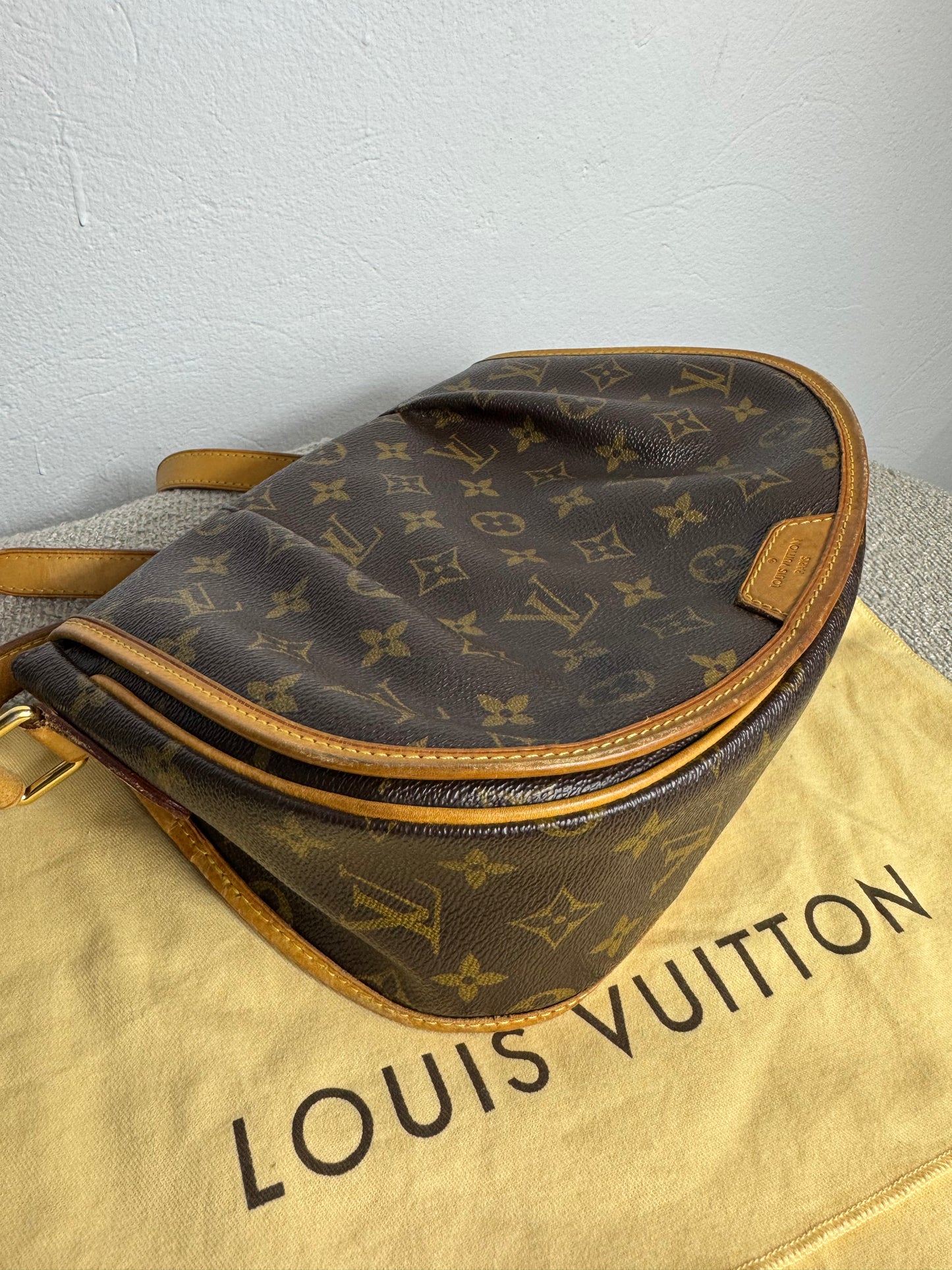 Louis Vuitton Menilmontant MM – Monogram Canvas