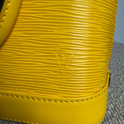 Louis Vuitton Alma BB Epi Leder Gelb