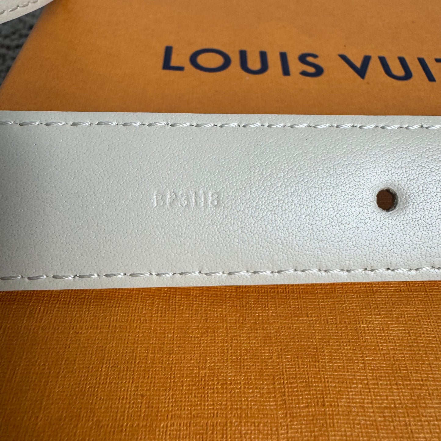 Louis Vuitton Initiales Gürtel Damier Azur 25 mm