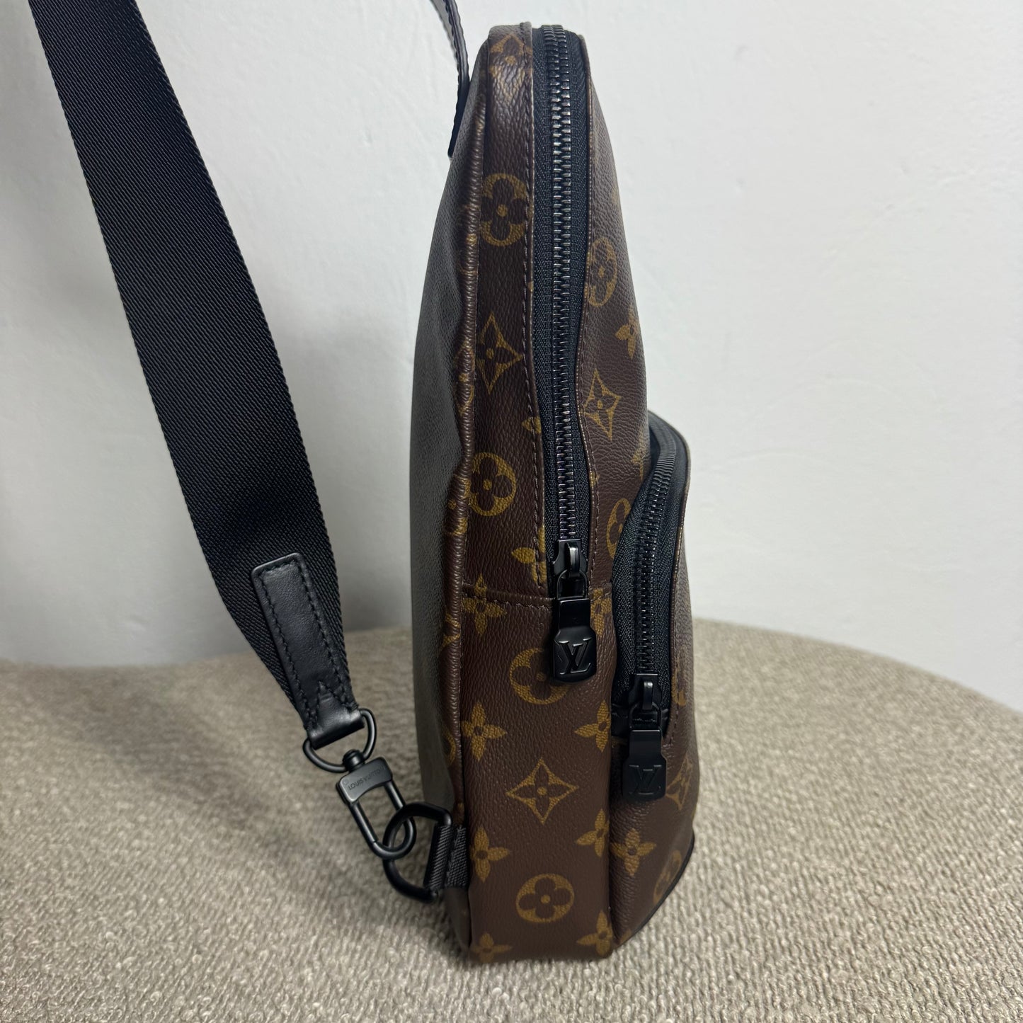 Louis Vuitton Avenue Sling Bag – Monogram