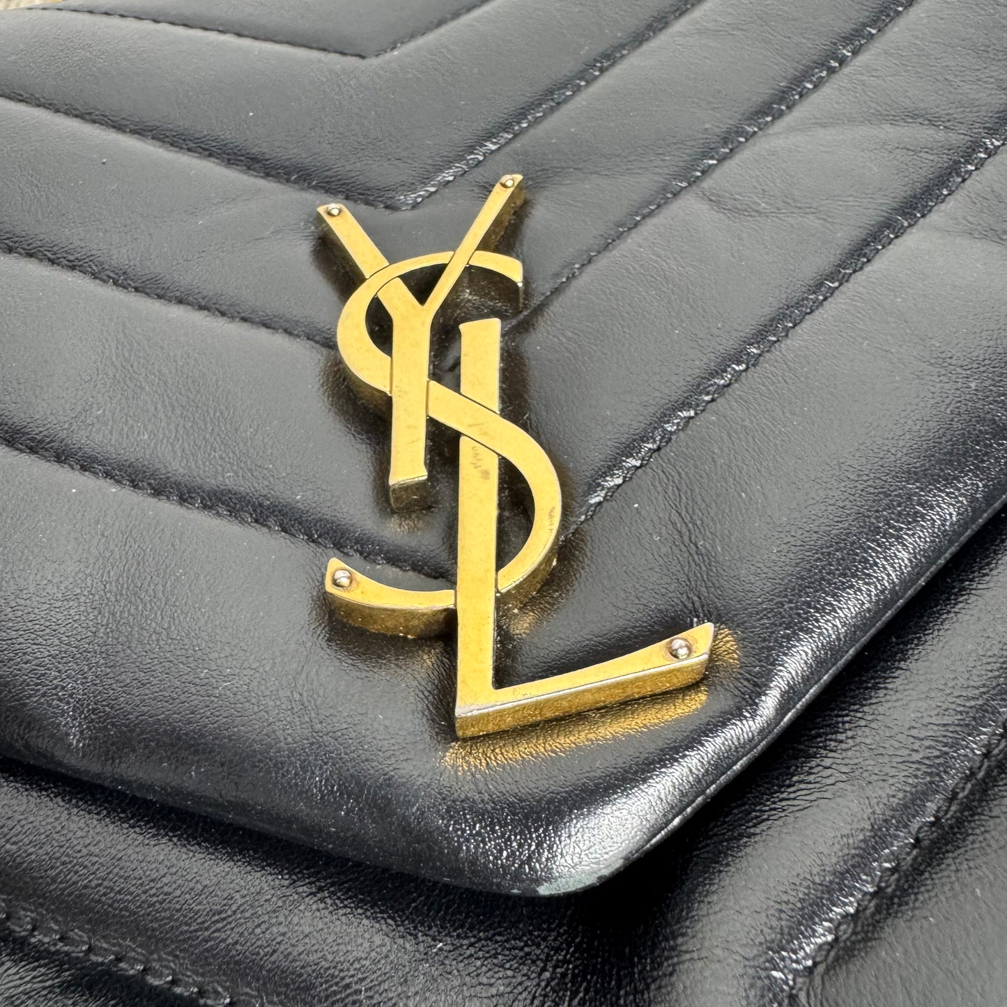 Saint Laurent Loulou Medium Matelassé aus Lammleder Schwarz