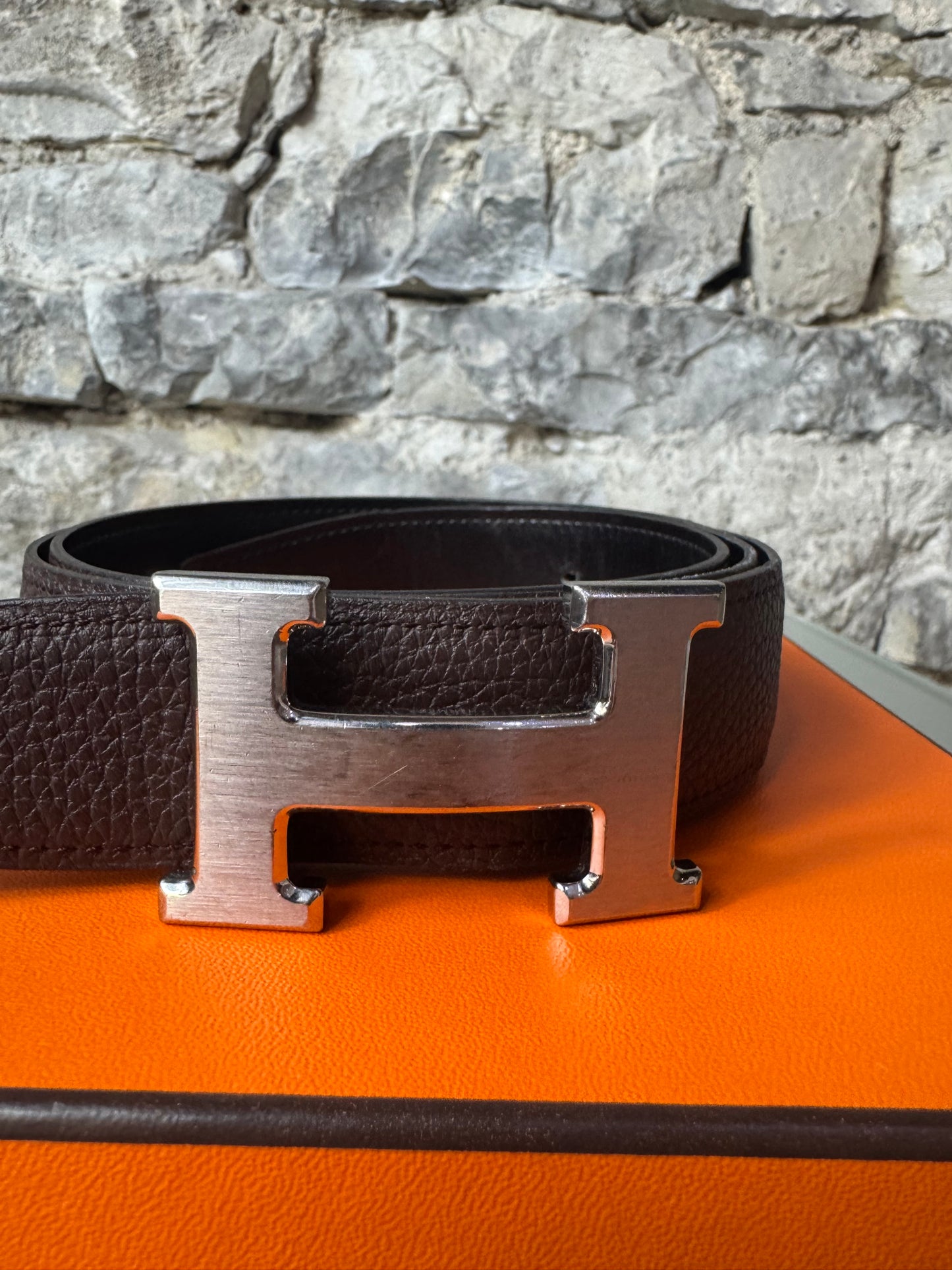 Hermès Wendegürtel – Dunkelbraun/Schwarz mit silberfarbener H-Schnalle