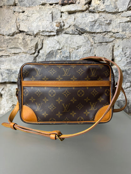 Louis Vuitton Trocadero 24 Monogram Canvas