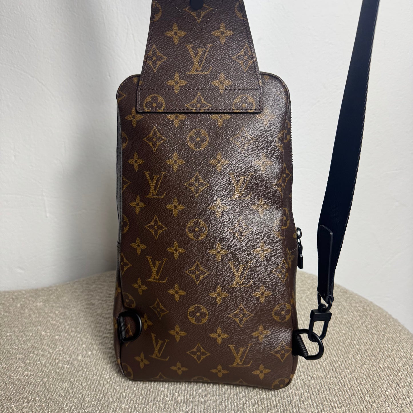Louis Vuitton Avenue Sling Bag – Monogram