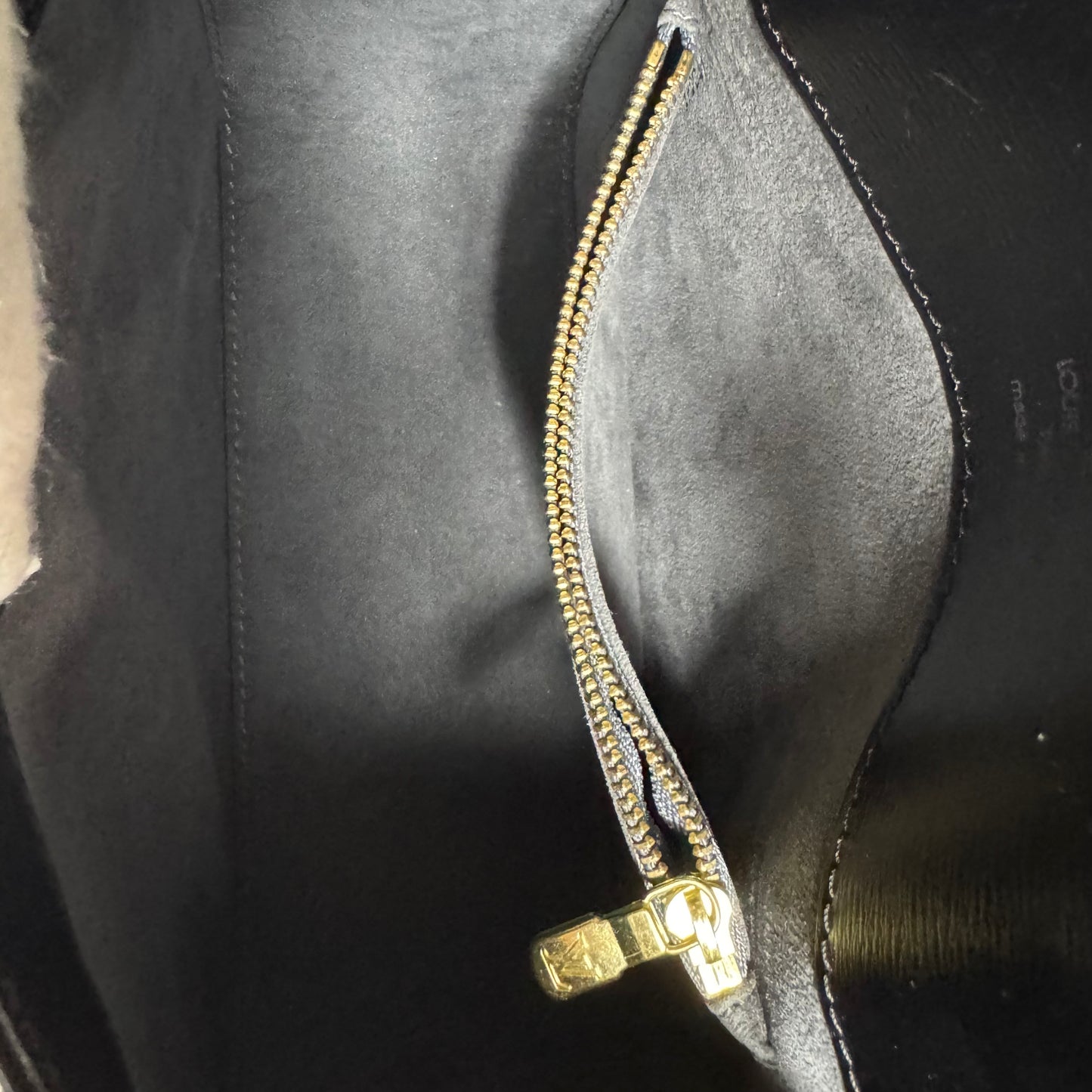 Louis Vuitton Buci Schultertasche – Epi Leder Schwarz