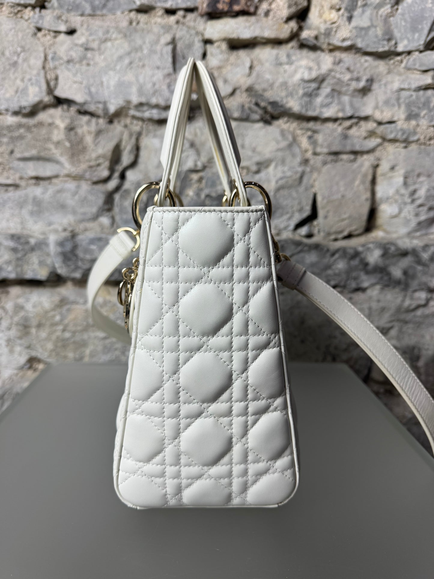 Mittelgroße Lady Dior Tasche Cannage Lammleder in Latte