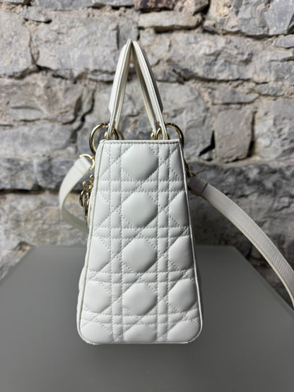Mittelgroße Lady Dior Tasche Cannage Lammleder in Latte