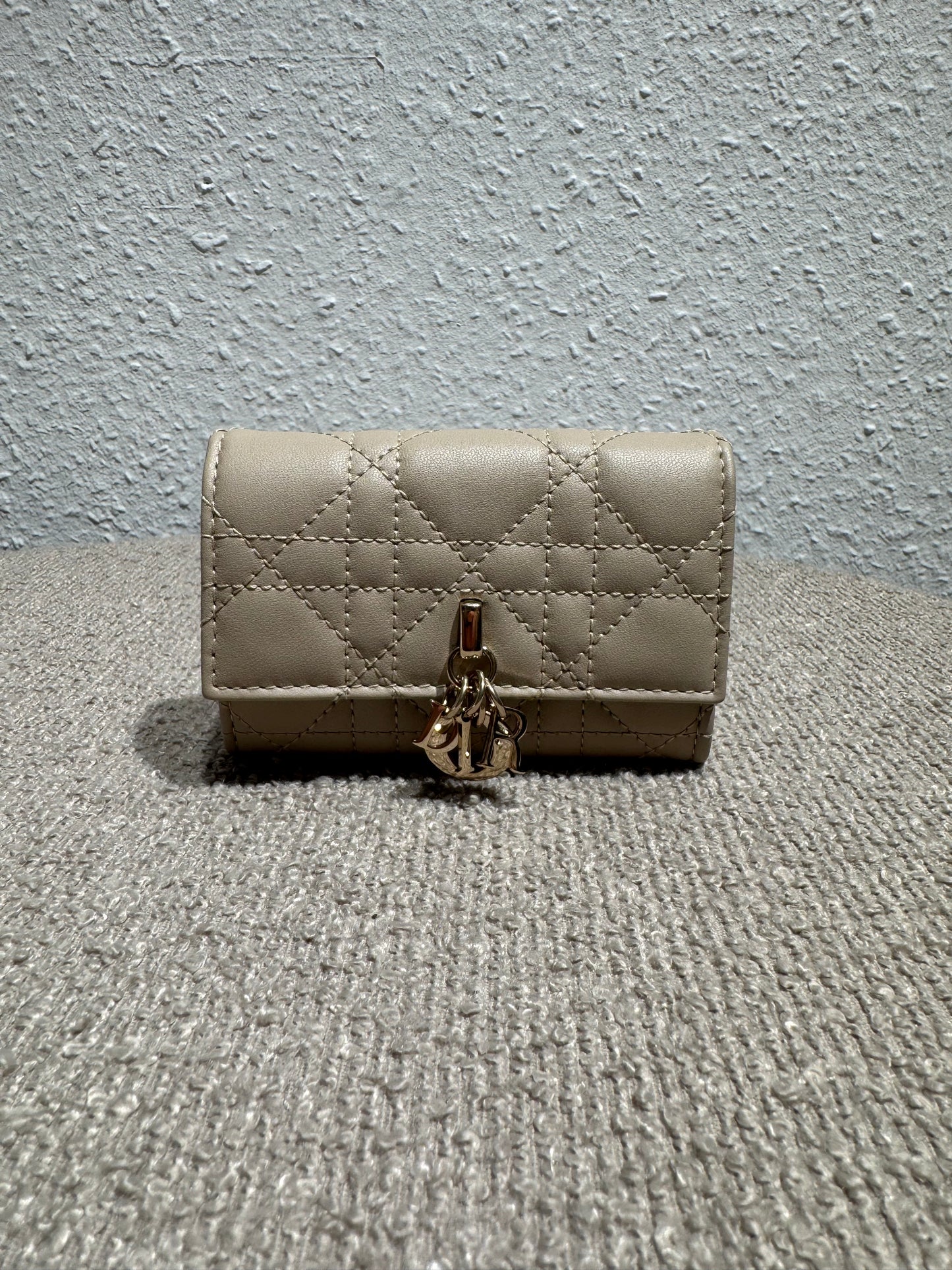 Christian Dior Lady Dior Lotus Geldbörse – Beige