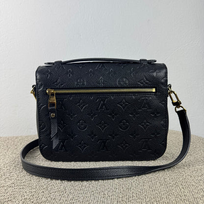 Louis Vuitton Pochette Métis – Monogram Empreinte Leder Schwarz