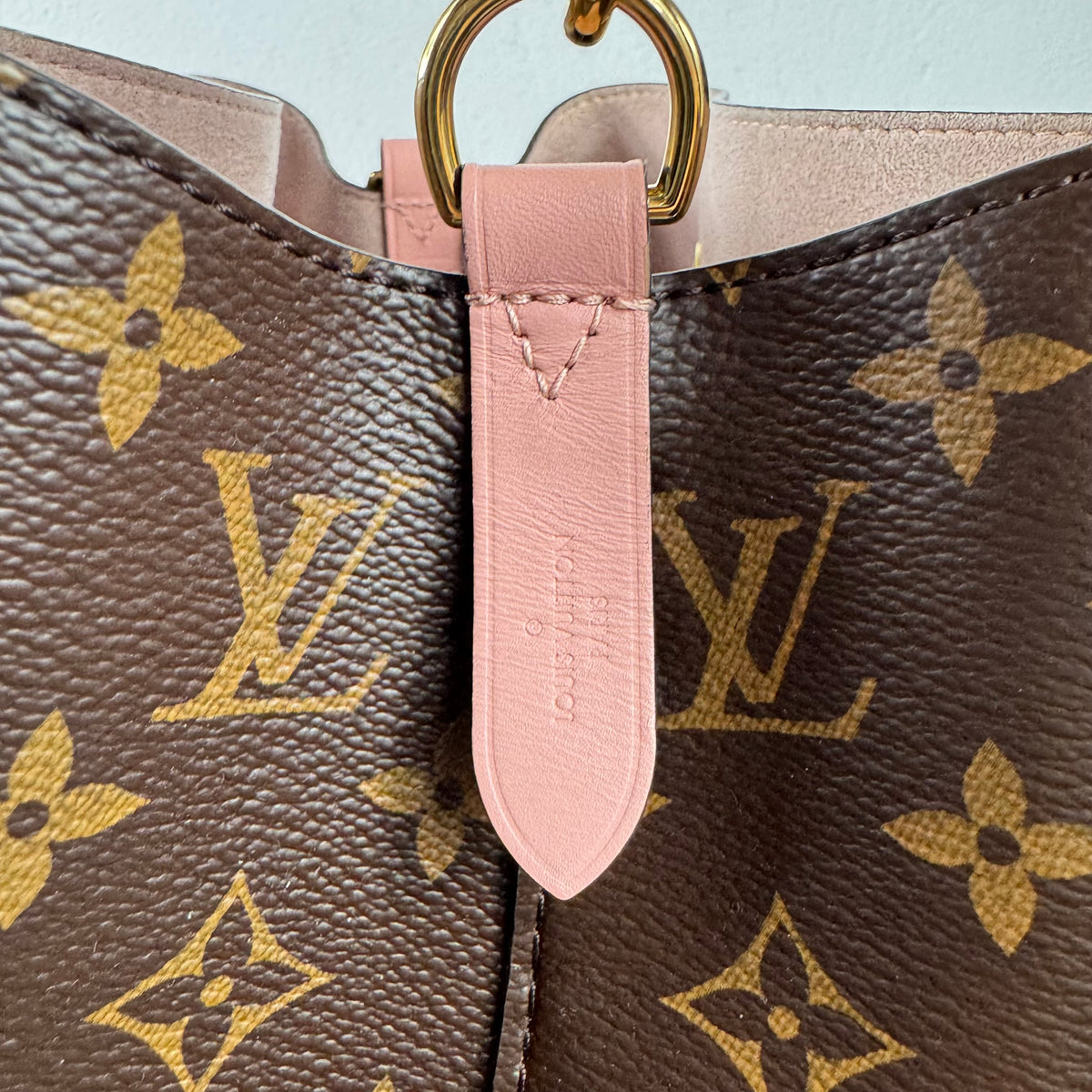 Louis Vuitton NéoNoé MM – Monogram Canvas / Rosa