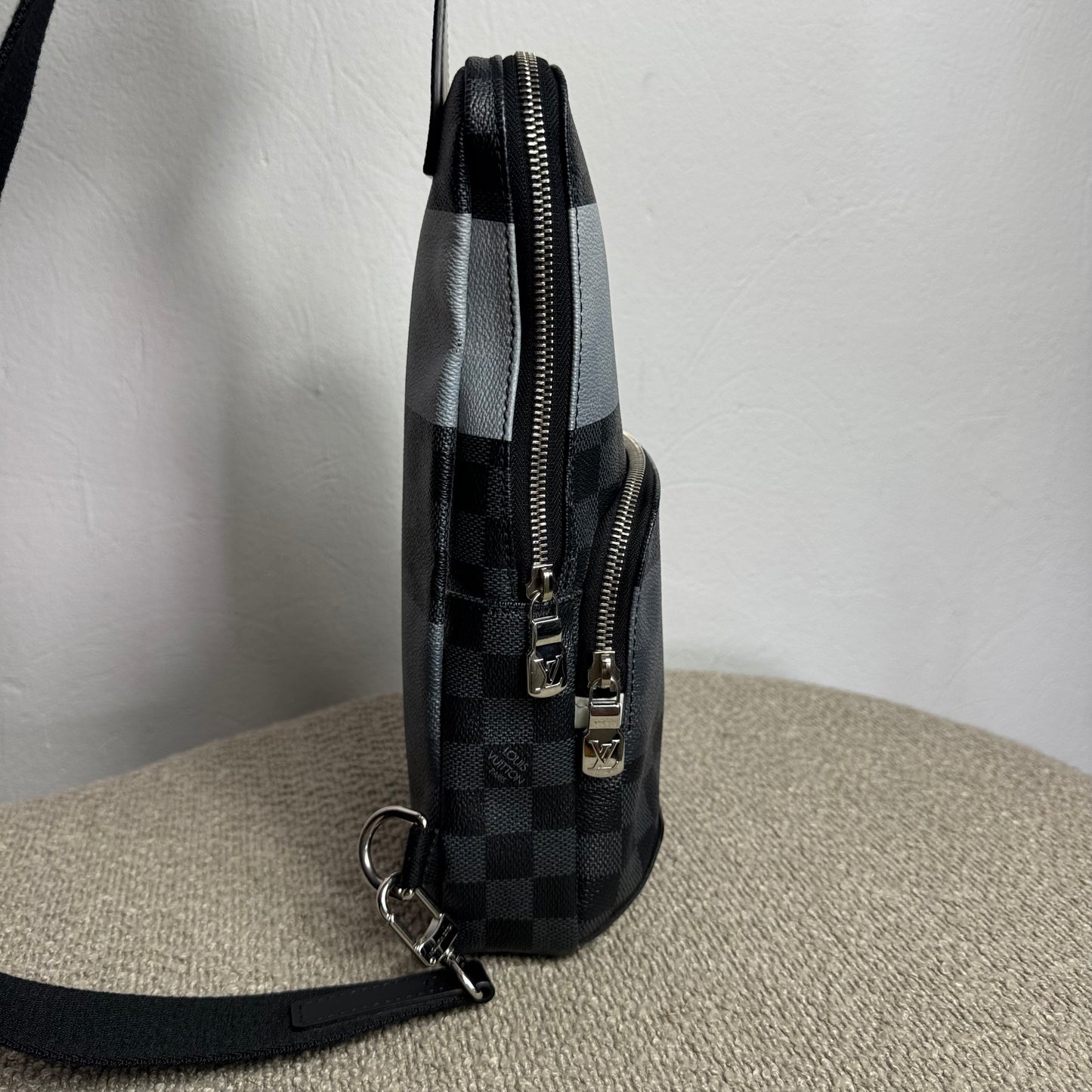 Louis Vuitton Avenue Sling Bag – Damier Graphite Giant