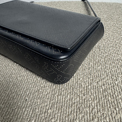 Burberry Perforated Leder Flap Shoulder Bag Schwarz