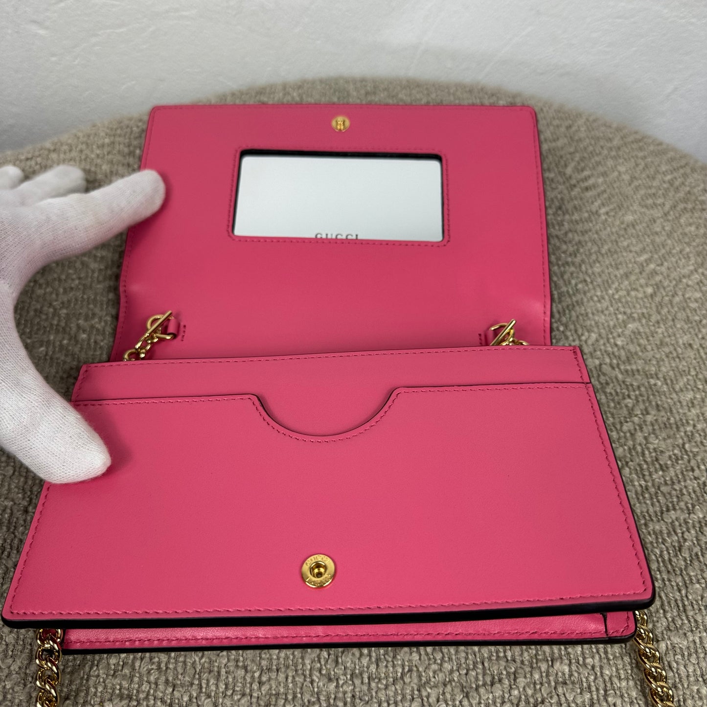 Gucci GG Matelassé Chain Wallet – Pink