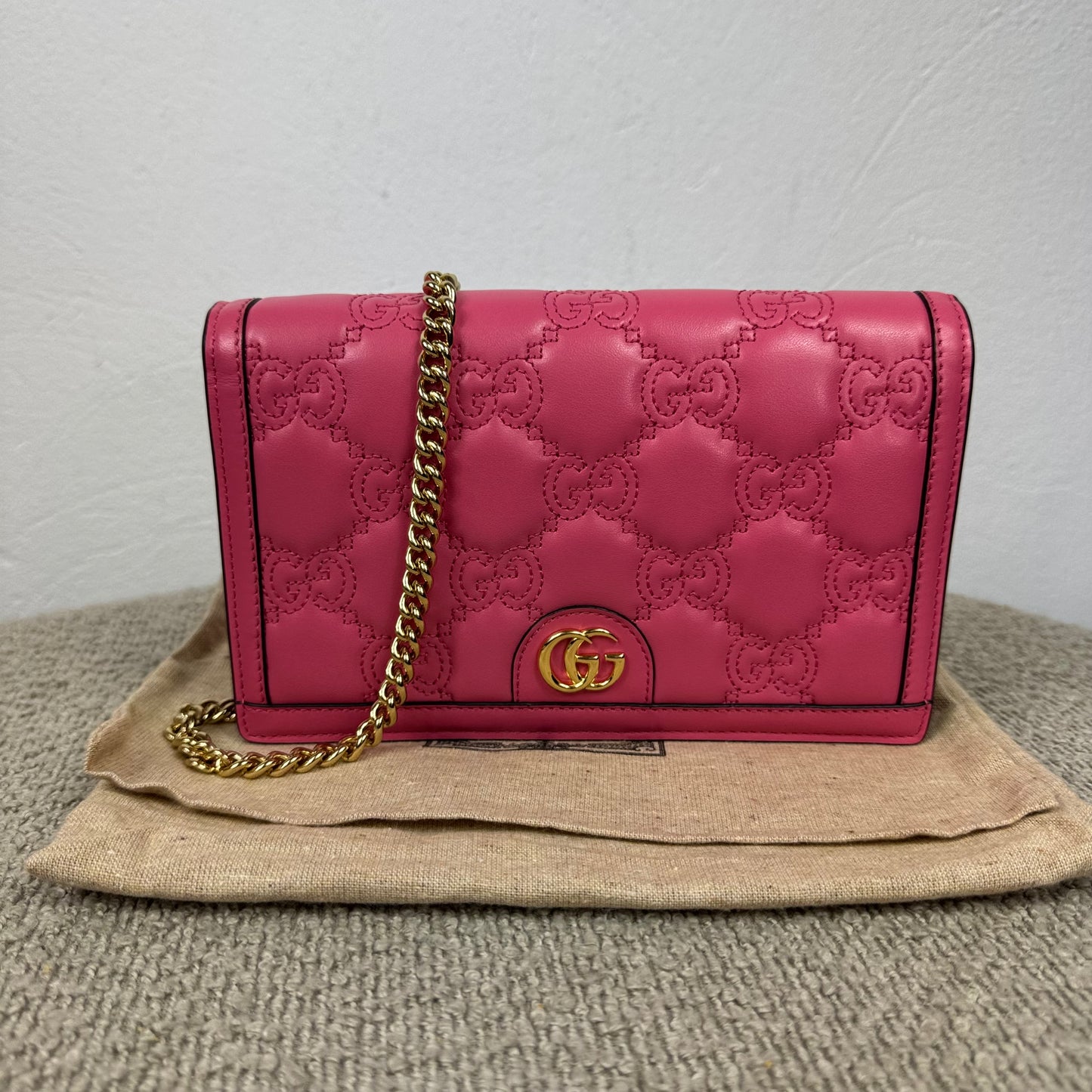 Gucci GG Matelassé Chain Wallet – Pink