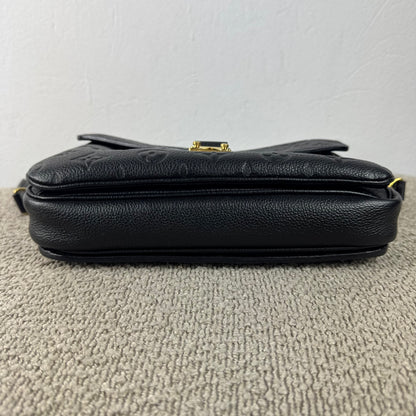 Louis Vuitton Pochette Métis – Monogram Empreinte Leder Schwarz