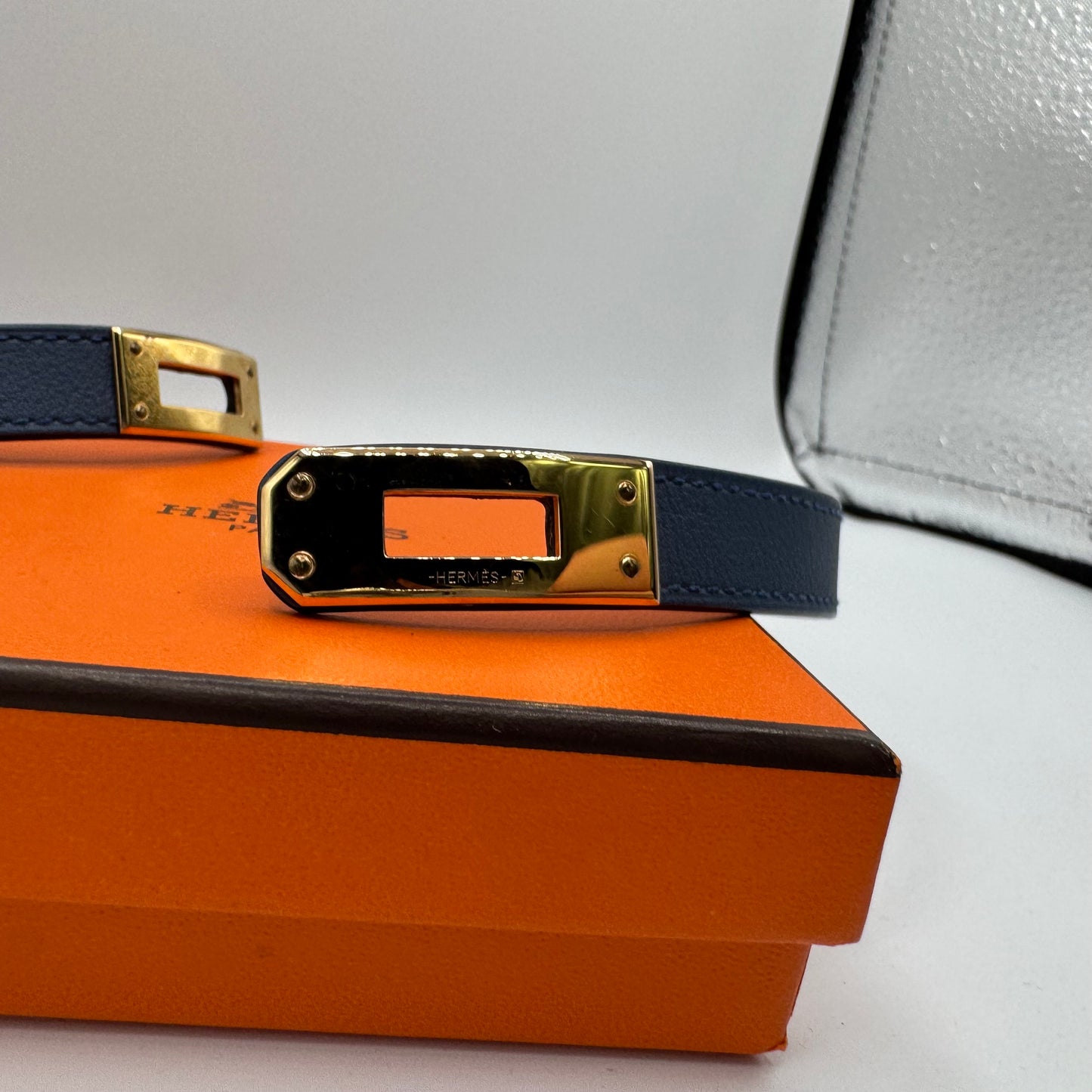 Hermès Kelly Double Tour Armband – Blau / Gold