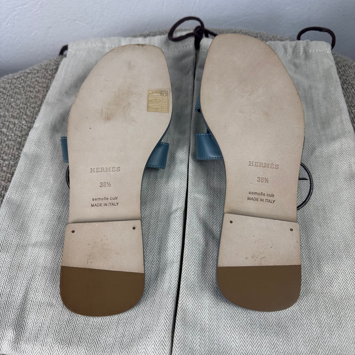 Hermès Oran Damen Sandalen Leder Blau – Gr. 38,5