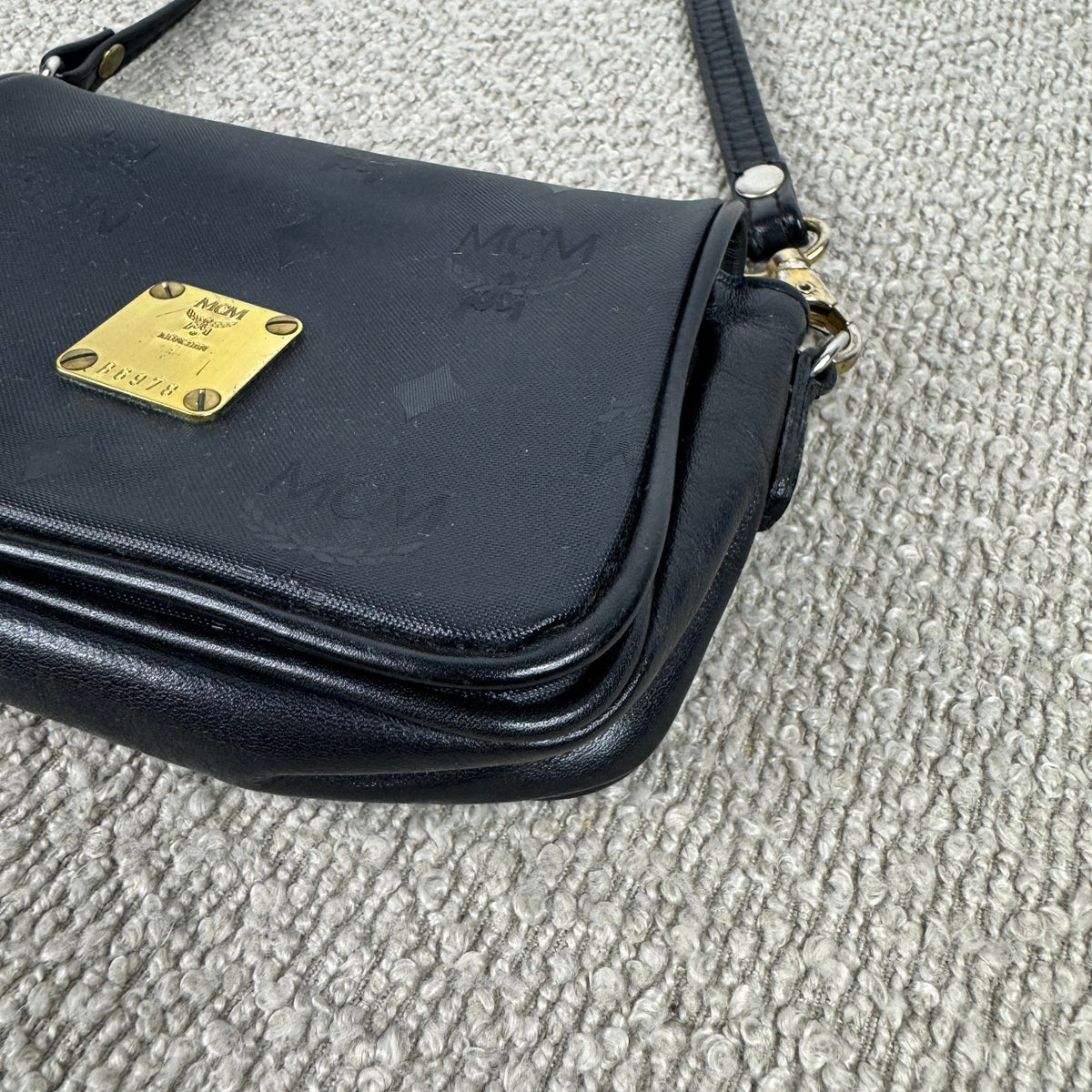 Vintage MCM Crossbody Tasche – Schwarz